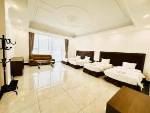 Riverside Restaurant & Hostel - Làng Me