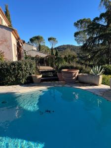 Villas Sous le Soleil des Adrets : photos des chambres