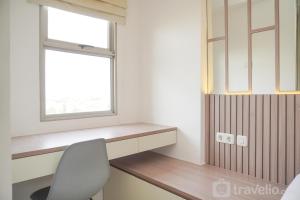 Homey and Cozy Stay Studio Belmont Residence Puri Apartement By Travelio