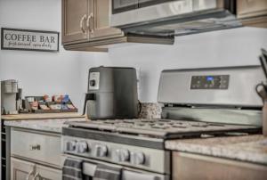 The Modern Gem - Sparkling New Villa