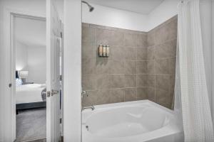 The Modern Gem - Sparkling New Villa