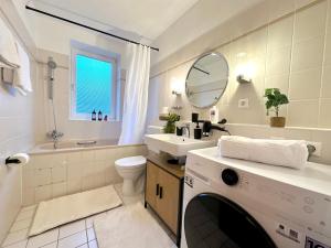 Moderne 2-Zimmer-Whg - Nähe Bahnhof mit Balkon und Stellplatz - 2 Smart-TV