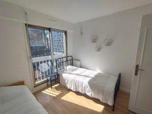 Cosy 2BR Apartment La Défense, 10min walk Metro