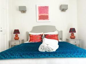 Split Level 2 Bed Apartment- Mayfair