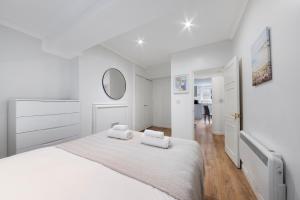 2 Bed Piccadilly Apartment 4