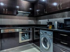 Picture-Perfect 2BR apartment with Burj View