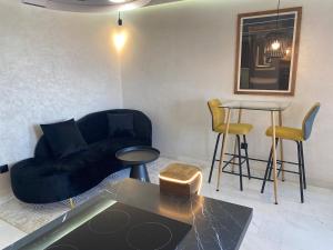 Ultra Modern Studio with Rooftop Pool