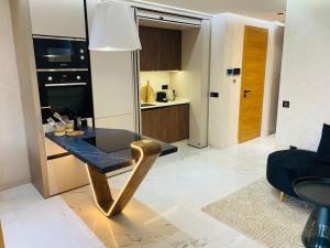 Ultra Modern Studio with Rooftop Pool