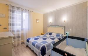 Maisons de vacances Lovely Home In Saint-Remy-De-Provence : Maison de Vacances 2 Chambres