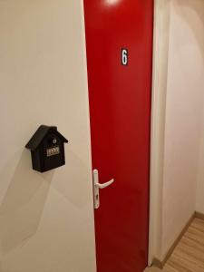 Appartements 06 - Tres joli 2 pieces neuf climatise pour 1 a 4 personnes avec 3 lits, vue sur jardin, parking privatif gratuit, grand fourgon possible, tout le linge de maison est fourni : photos des chambres