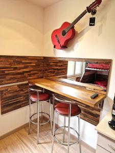 Appartements 06 - Tres joli 2 pieces neuf climatise pour 1 a 4 personnes avec 3 lits, vue sur jardin, parking privatif gratuit, grand fourgon possible, tout le linge de maison est fourni : photos des chambres