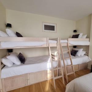 Maisons de vacances Le chateau de Willival pour 15 pers avec piscine : photos des chambres