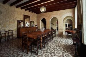 Le château de Willival pour 15 pers avec piscine