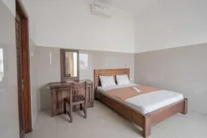 Rommeo Inn Lovina Mitra RedDoorz - Temukus