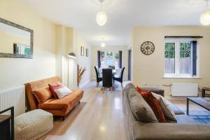 Modern Comfort 4 Bedroom, 3 Bath House in Maidenhead