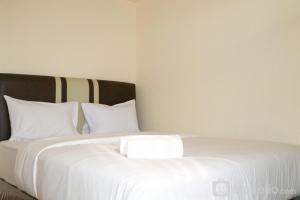 Best Strategic 2BR Apartment at Green Palm Residence By Travelio