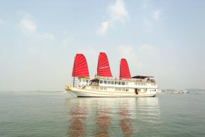 Halong sail Cruise 99