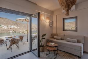 amal kythnos suites