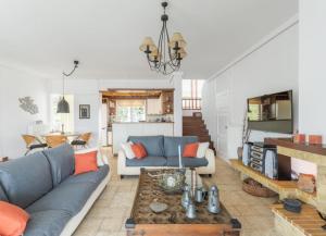 Bay watch Apartment close to the airport at PORTO RAFTI