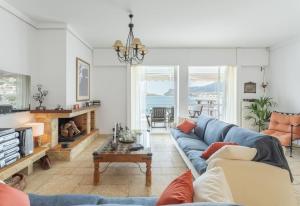 Bay watch Apartment close to the airport at PORTO RAFTI