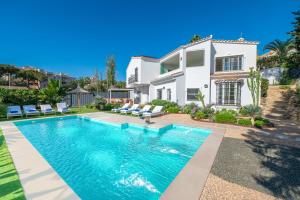 VACATION MARBELLA I Villa Azahar Retreat, Paradise for Golfers, Private Heated Pool, Close to the Best Beaches and High-end Restaurants