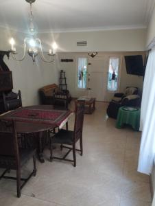 Excelente Casa 5 Ambientes