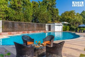 StayVista at The Manvi Estate - Pool, WiFi & Bonfire