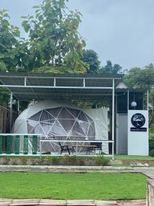 แคมป์ปิ้ง อิงว้า โดม