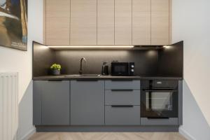 Gwiaździsta Elegant Apartment for 6 Guests with Balcony & Parking by Noclegi Renters