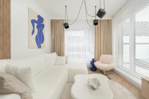 Gwiaździsta Elegant Apartment for 6 Guests with Balcony & Parking by Noclegi Renters