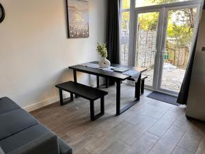 Park Street Accommodation Room 6