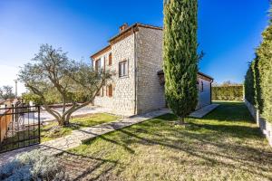 Villa Ana Paradiz for 8 people in Central Istria with private pool & pet friendly