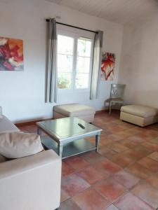 Maisons de vacances Tres belle villa 2 avec piscine : photos des chambres