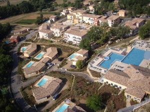 Maisons de vacances Tres belle villa 2 avec piscine : photos des chambres
