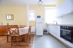 Appartements Appartement 4 pers a 300m de la gare SNCF : photos des chambres