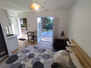 Appartements Studio with garden and pool, easy Nimes access : photos des chambres