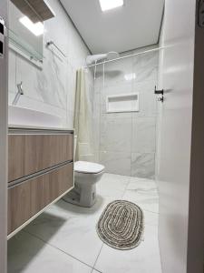 Ap com piscina perto do mar