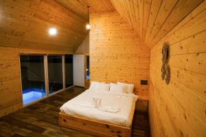 Kings Holidays by Whitetrip