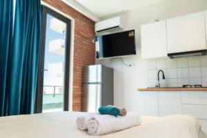 Epic 1Bed unit Huge Balcony area