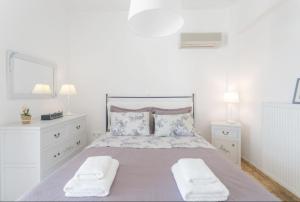 Bay watch Apartment close to the airport at PORTO RAFTI