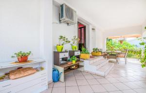 2 Bedroom Stunning Apartment In Krk 