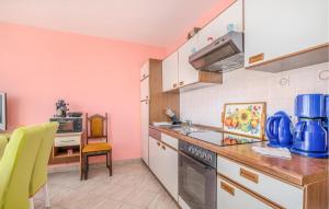 2 Bedroom Stunning Apartment In Krk 