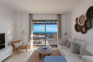 2-Bedroom Penthouse with Panoramic Scenery