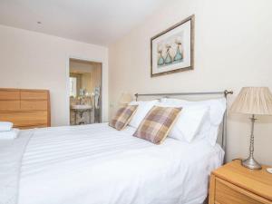 2 Bedroom Riverside Apartment 301-Free Parking