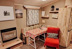 Seascape Calling Dog Friendly 2 Bed 6 Berth Decked Villa with Parking at Winchelsea Beach Holiday Park - Greatstone