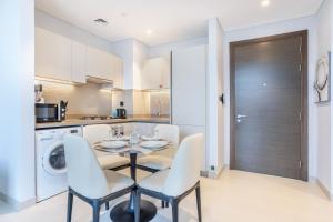 STAY BY LATINEM Luxury 1BR Holiday Home CV A2806 near Burj Khalifa