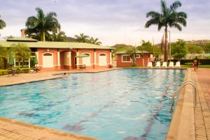 Departamento entero de 3 dormitorios en urbanización privada con garaje y seguridad 24h