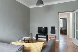 Cozy apartment near the embankment and the Old Town and free parking in front of the apartment windows