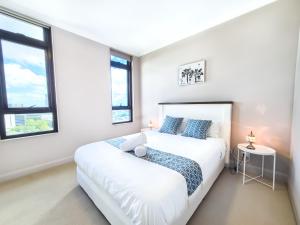 Olympic Park Escape 2BR w Gym, Pool & Free Parking