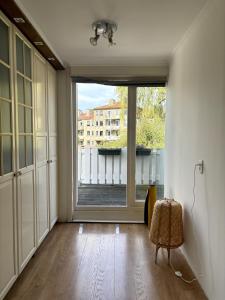 Experience Zaandam mills & Amsterdam city vibes